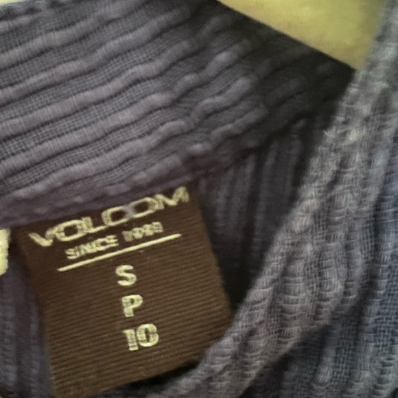 Halter neck swing dress - Picture 2 of 5